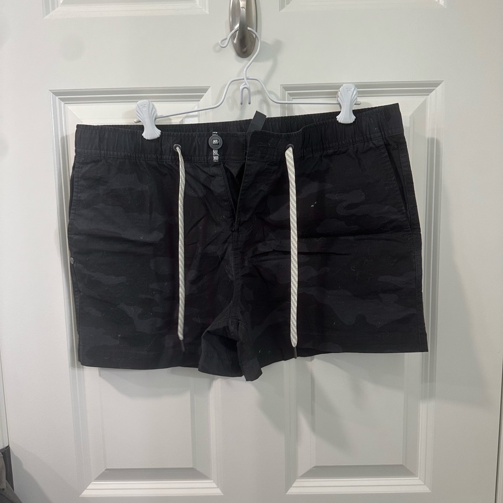 Vuori vintage ripstop shorts black camo size large